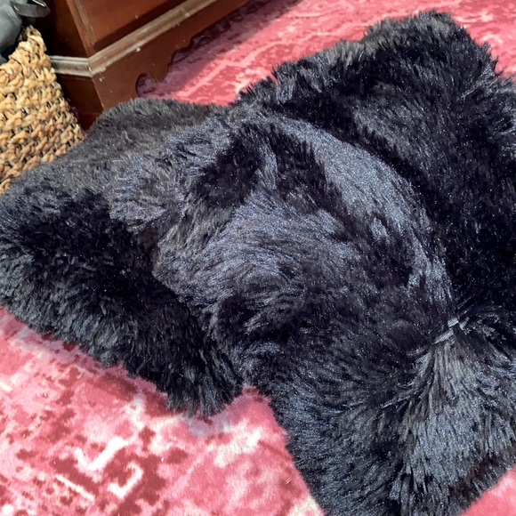 Black Luxury Soft Square Faux Fur Pillow Cover (Set of 2) 18x18 - Picture 4 of 6